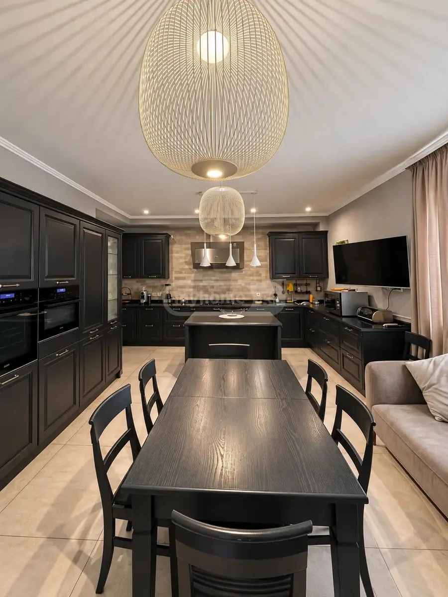 Дом, 5-комн., 600 м²