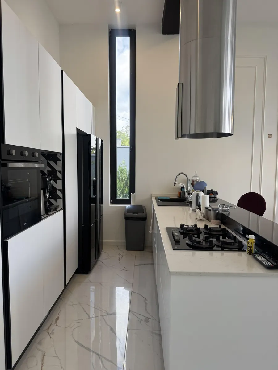 Дом, 5-комн., 600 м²