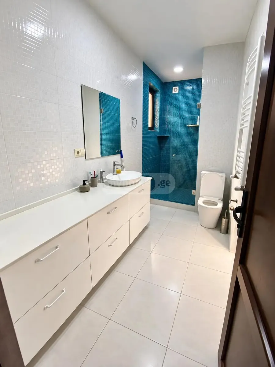 House, 5-room, 246 m²