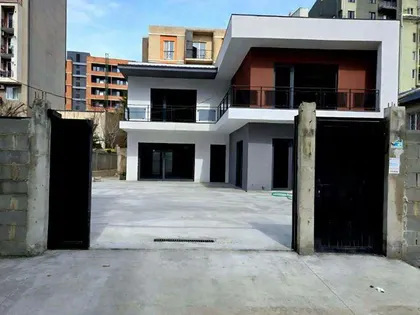 House, 5-room, 280 m²