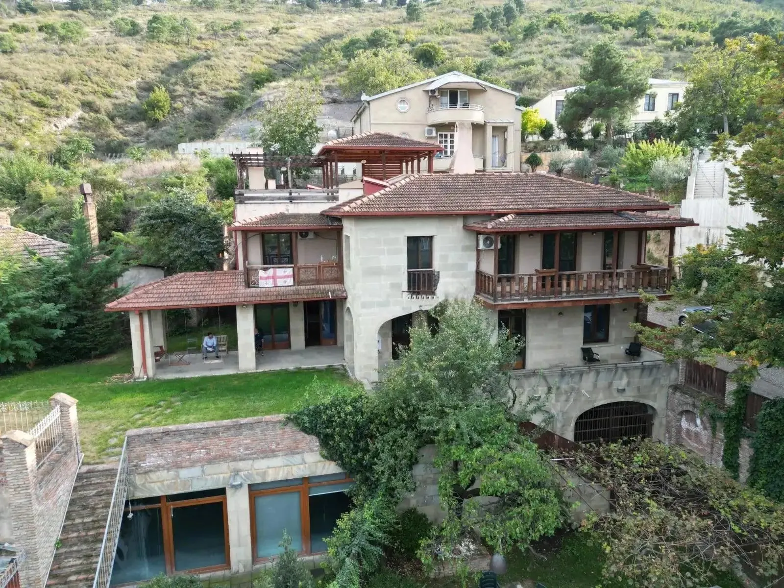 Дом, 10-комн., 900 м²