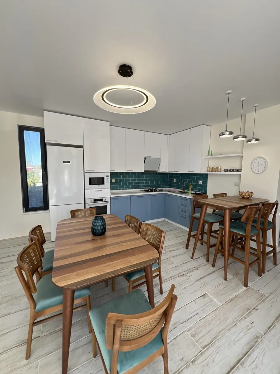 House, 6-room, 417 m²