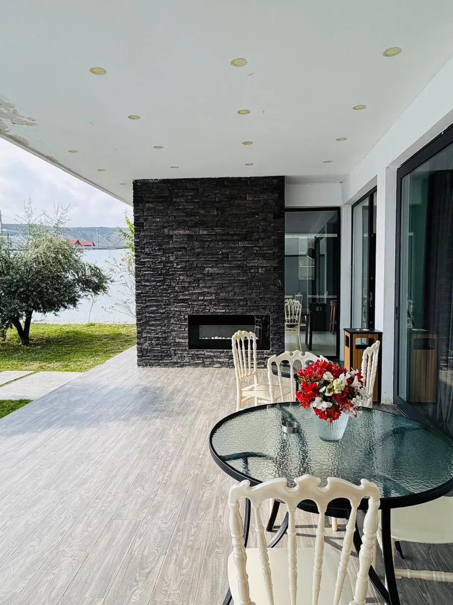 House, 5-room, 250 m²