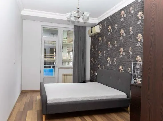 Квартира, 2-комн., 90 м²