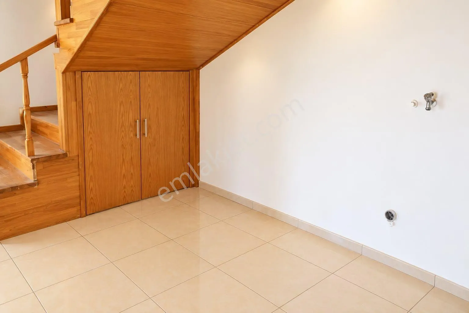 Apartment, 8-room, 290 m²