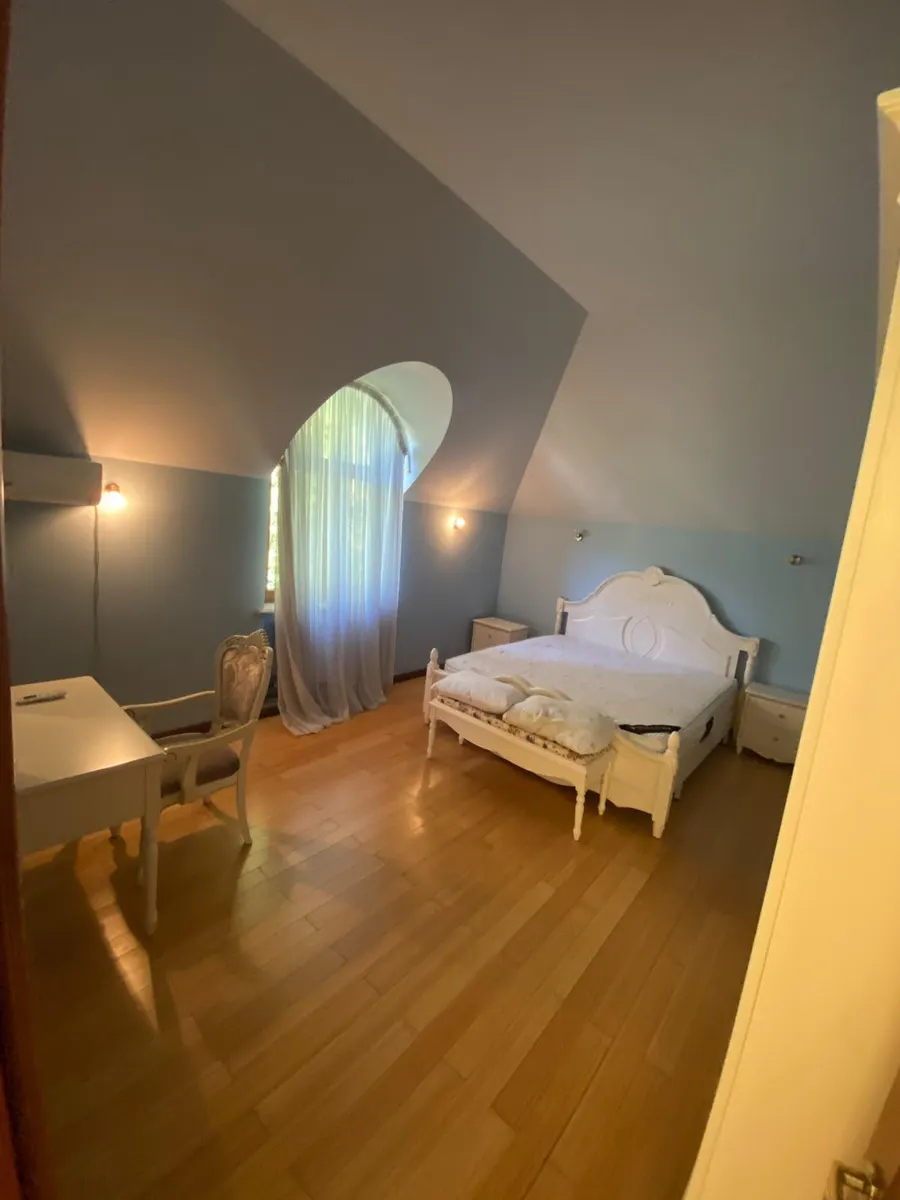 House, 10-room, 900 m²
