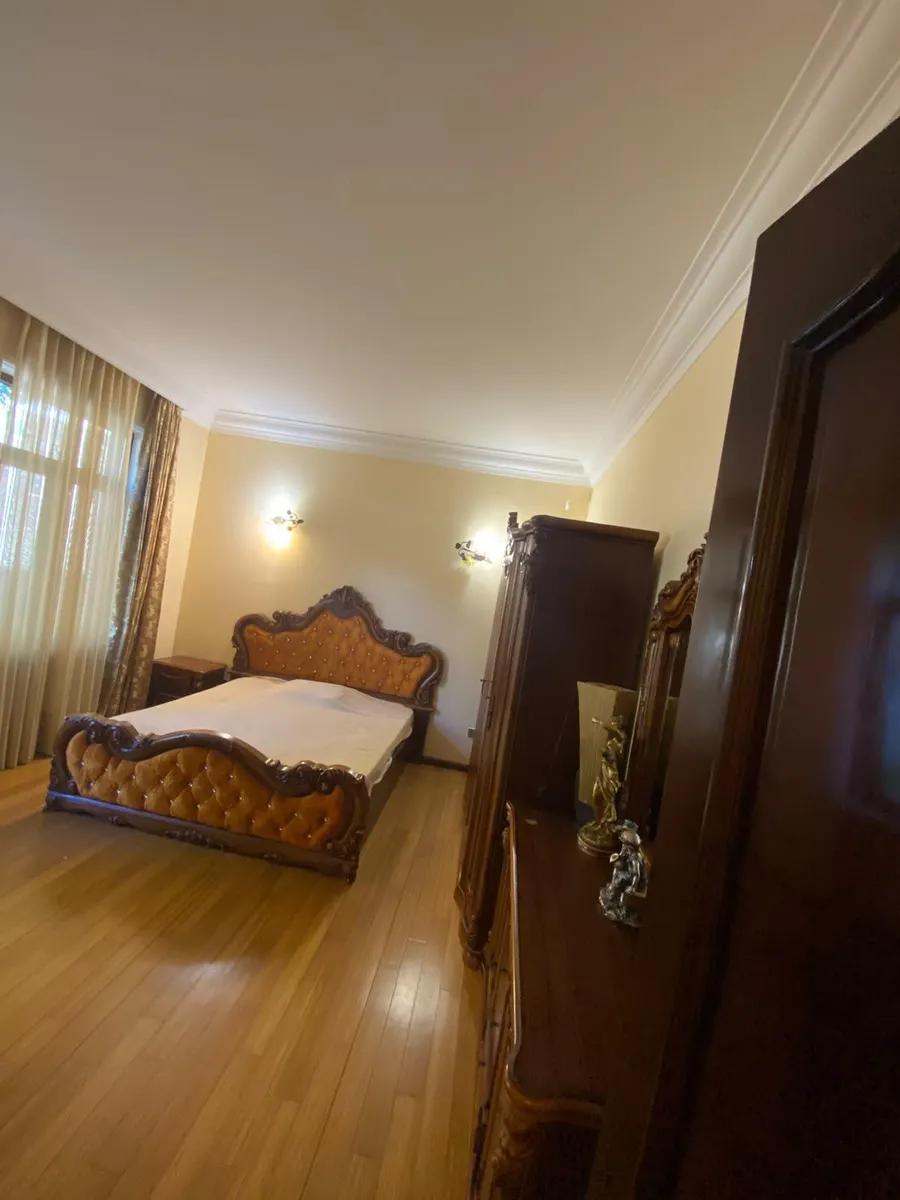 House, 10-room, 900 m²