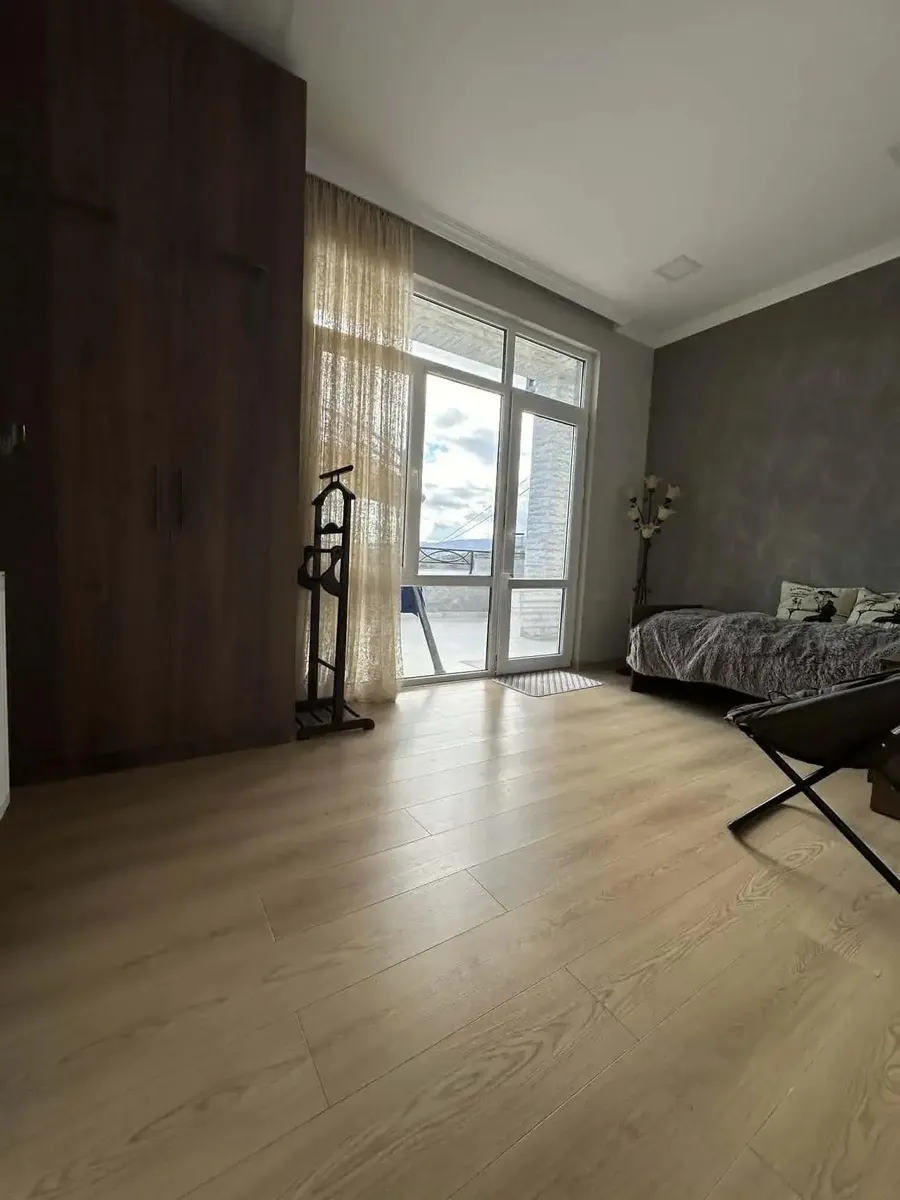 Дом, 7-комн., 330 м²