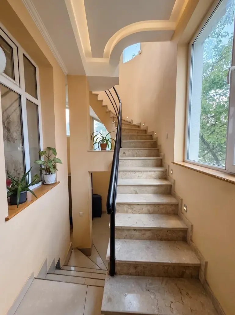 Дом, 5-комн., 250 м²