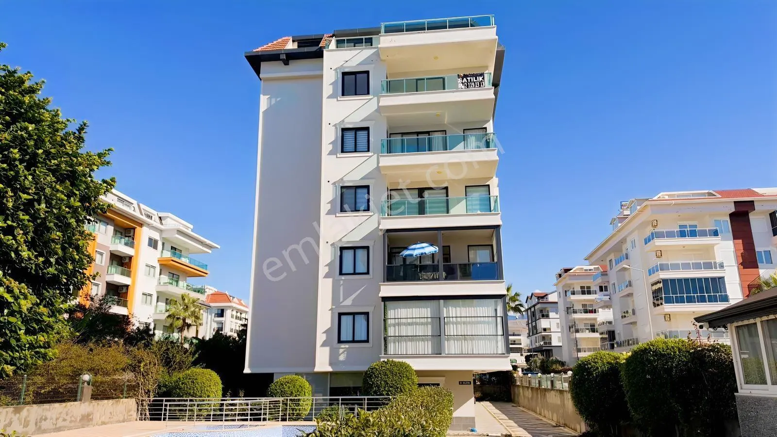 Apartment, 6-room, 300 m²