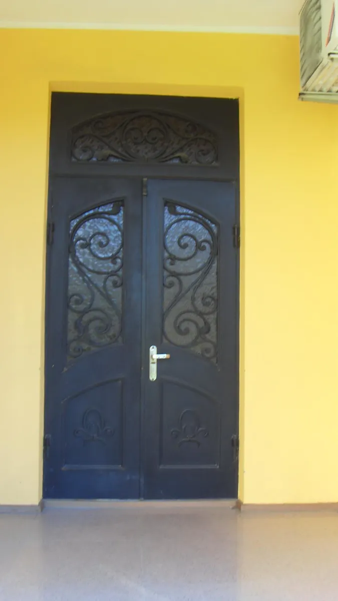 House, 5-room, 290 m²