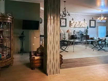 House, 4-room, 190 m²