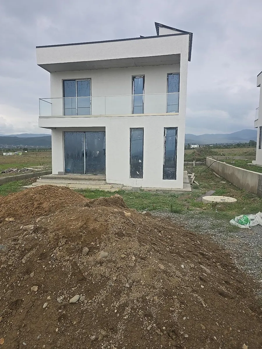 Дом, 5-комн., 240 м²