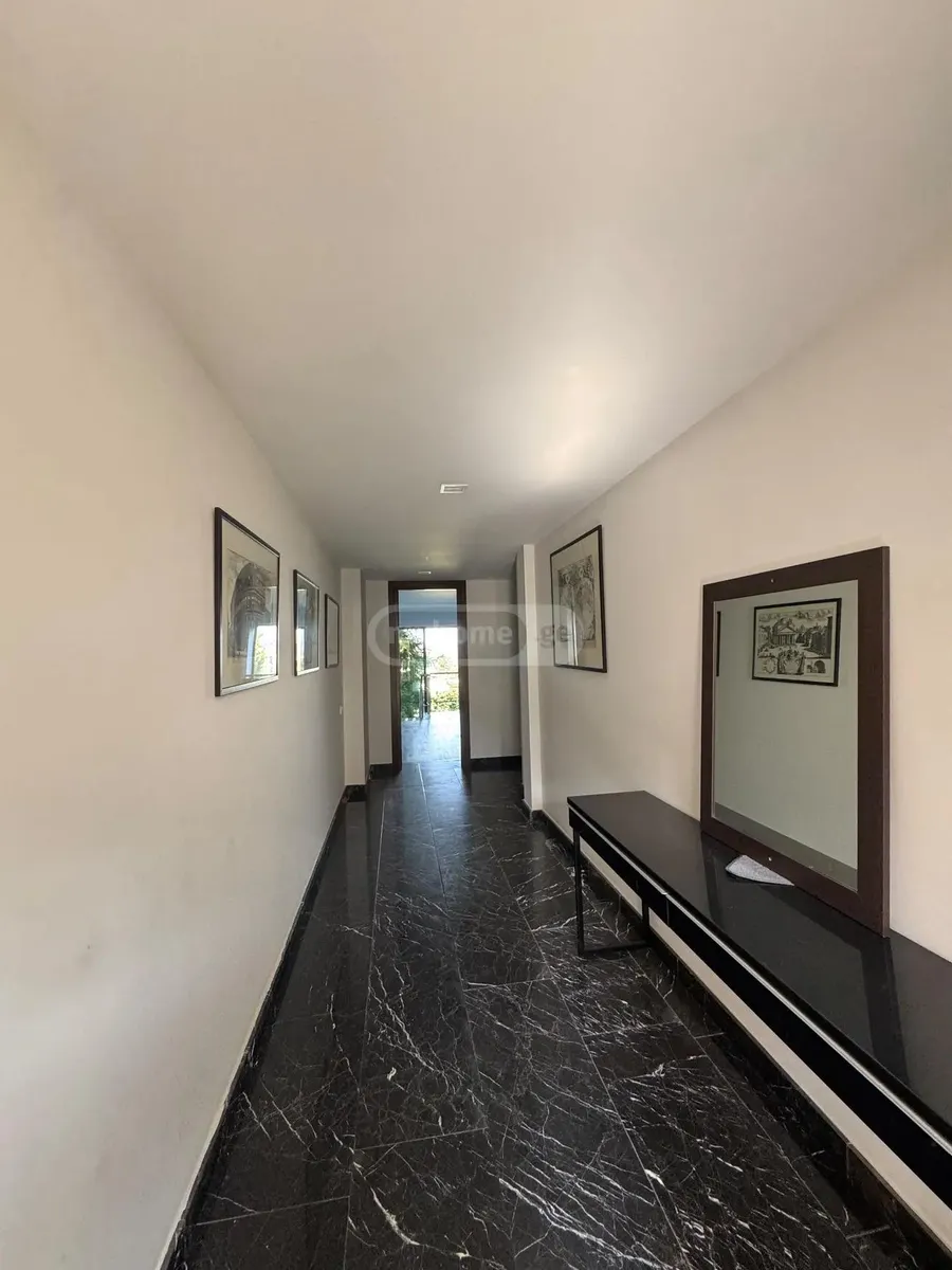 House, 5-room, 588 m²