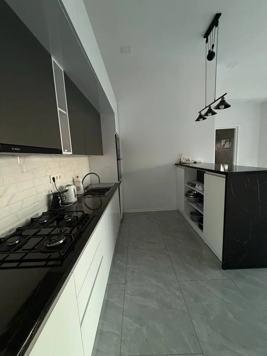 Дом, 5-комн., 3600 м²