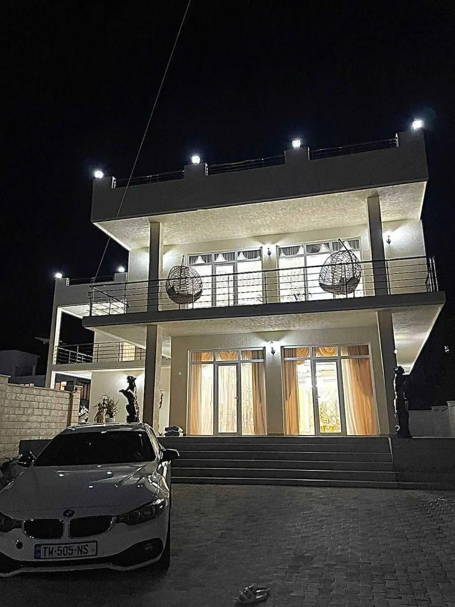 House, 5-room, 600 m²