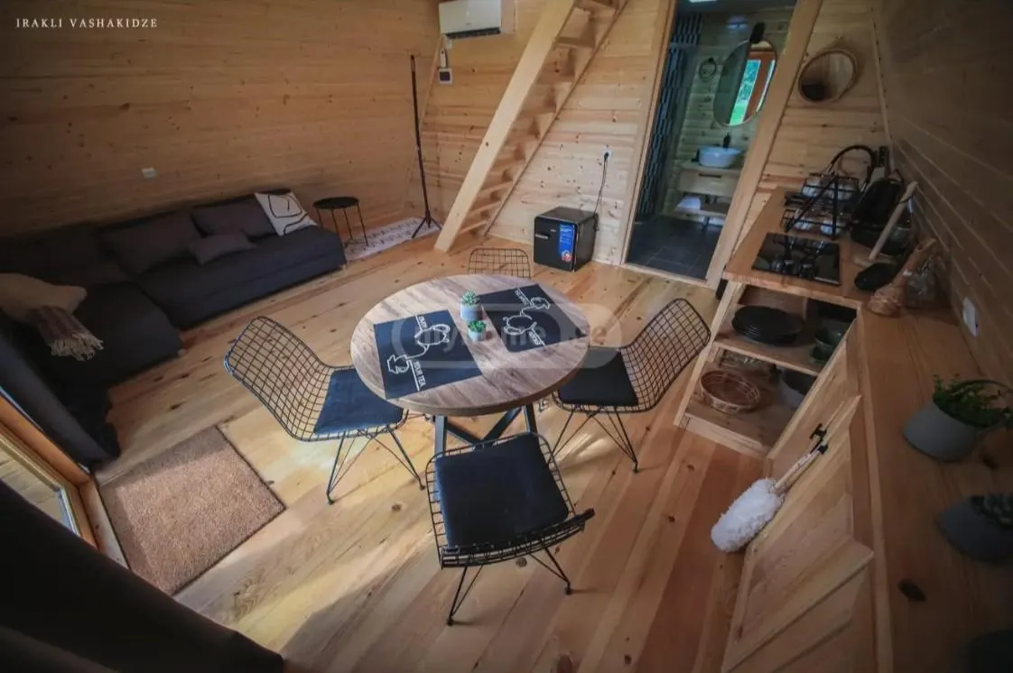 House, 4-room, 200 m²