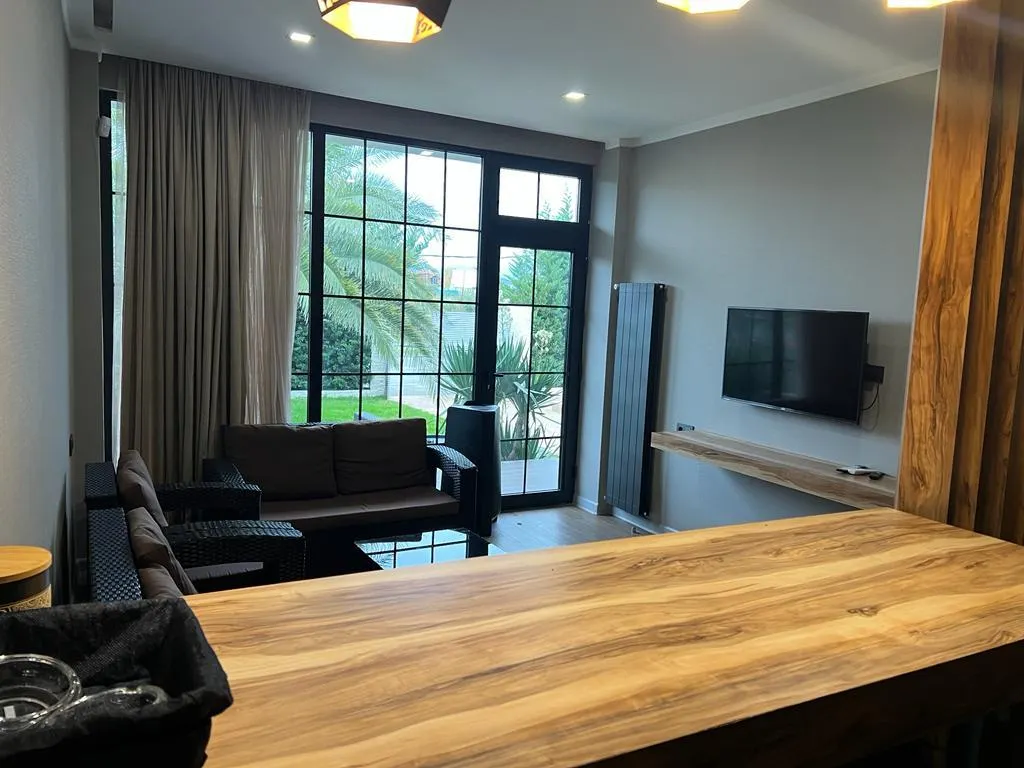 Дом, 5-комн., 250 м²