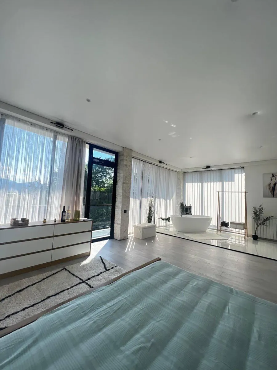 Дом, 4-комн., 280 м²