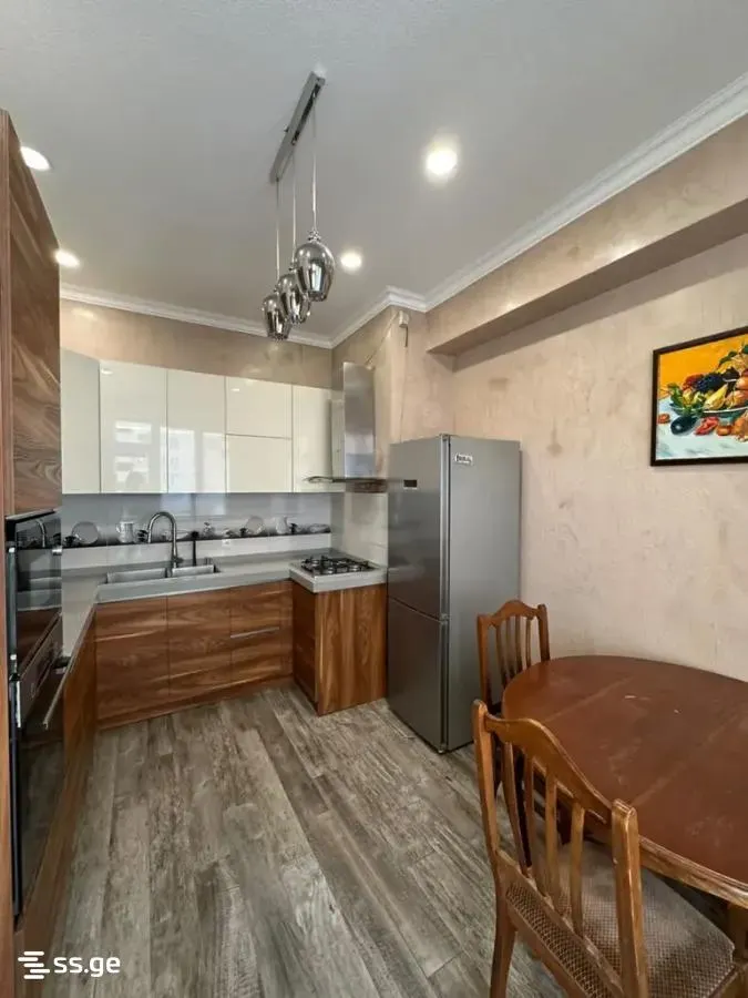 Квартира, 3-комн., 130 м²