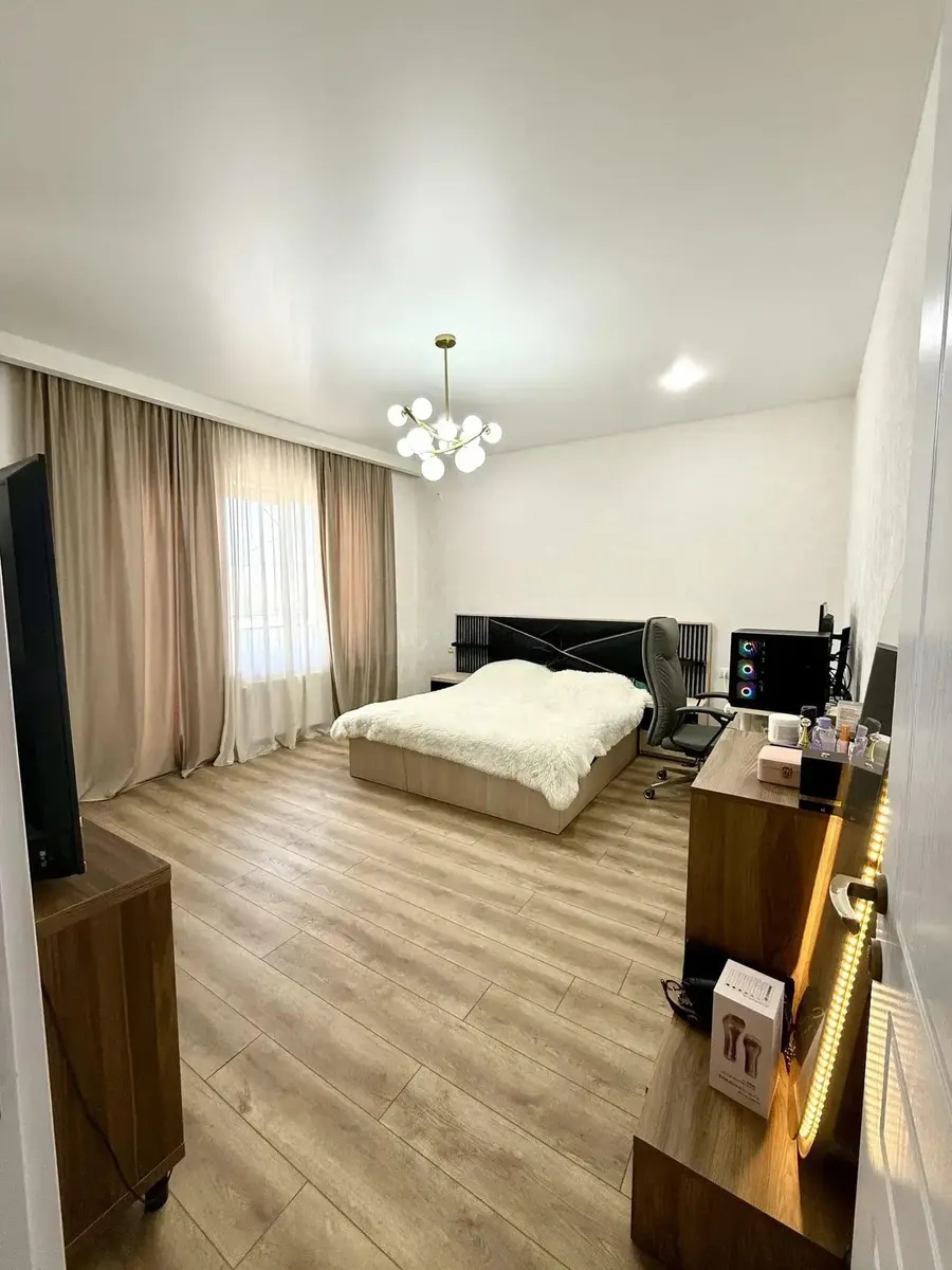 Дом, 7-комн., 210 м²