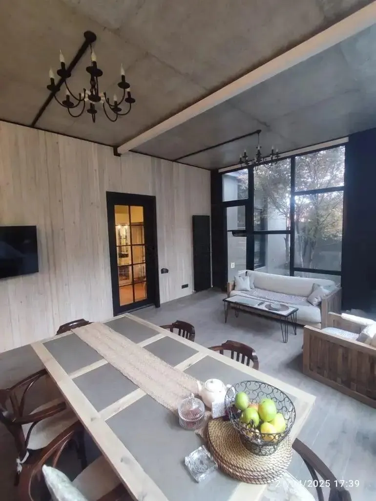 Дом, 5-комн., 245 м²