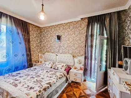 House, 3-room, 200 m²