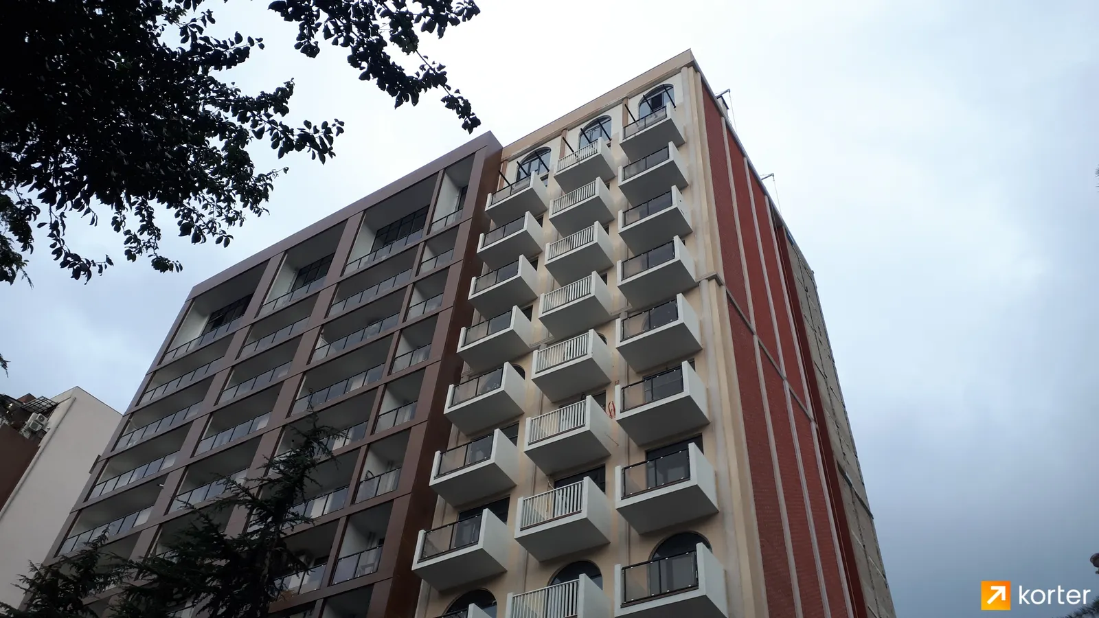 საცხოვრებელი კომპლექსი Parnavaz Mepe St, 98