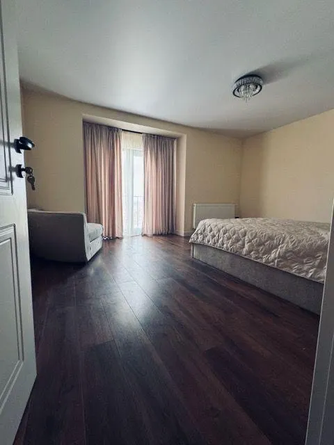 Дом, 5-комн., 700 м²