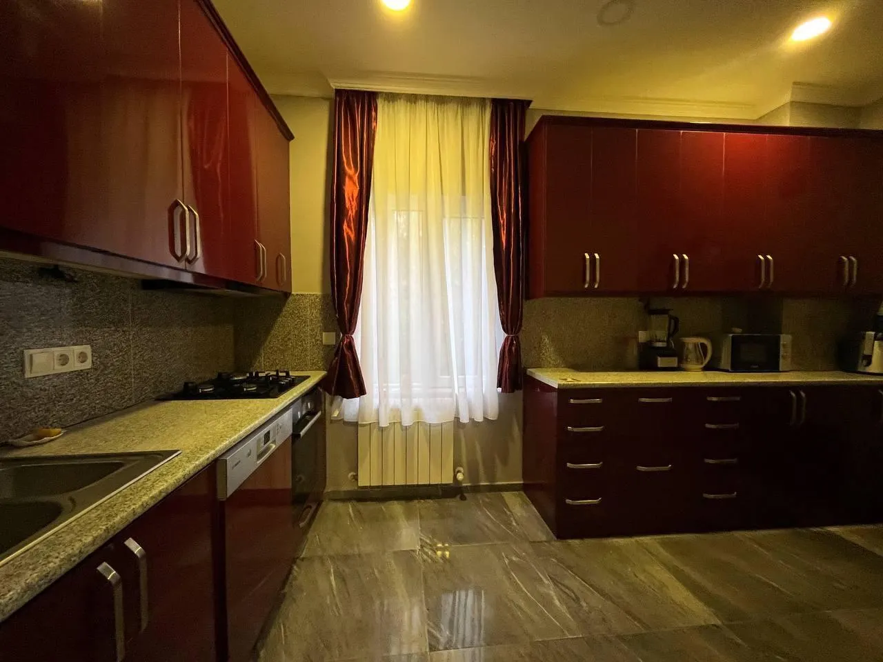 House, 8-room, 259 m²