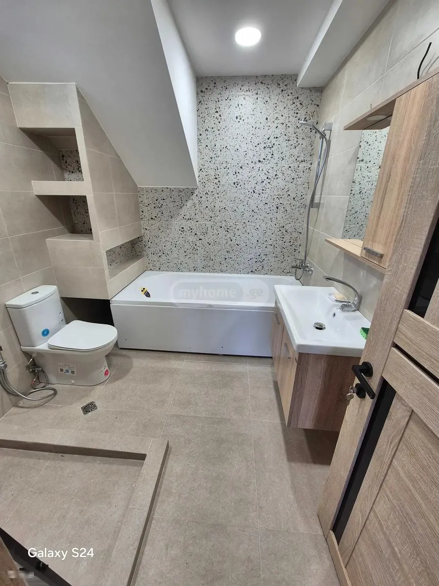 Дом, 7-комн., 240 м²