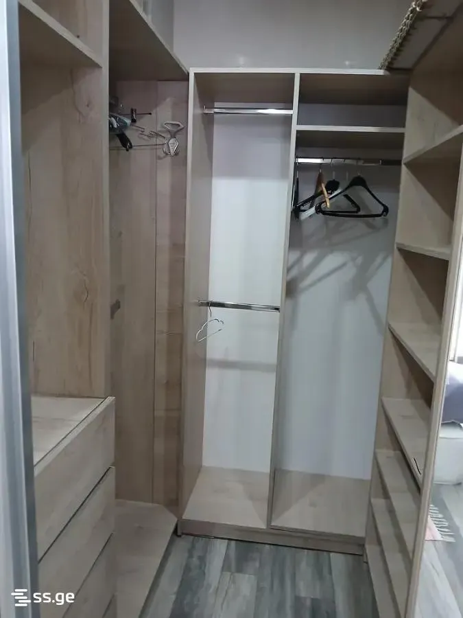 Квартира, 3-комн., 130 м²