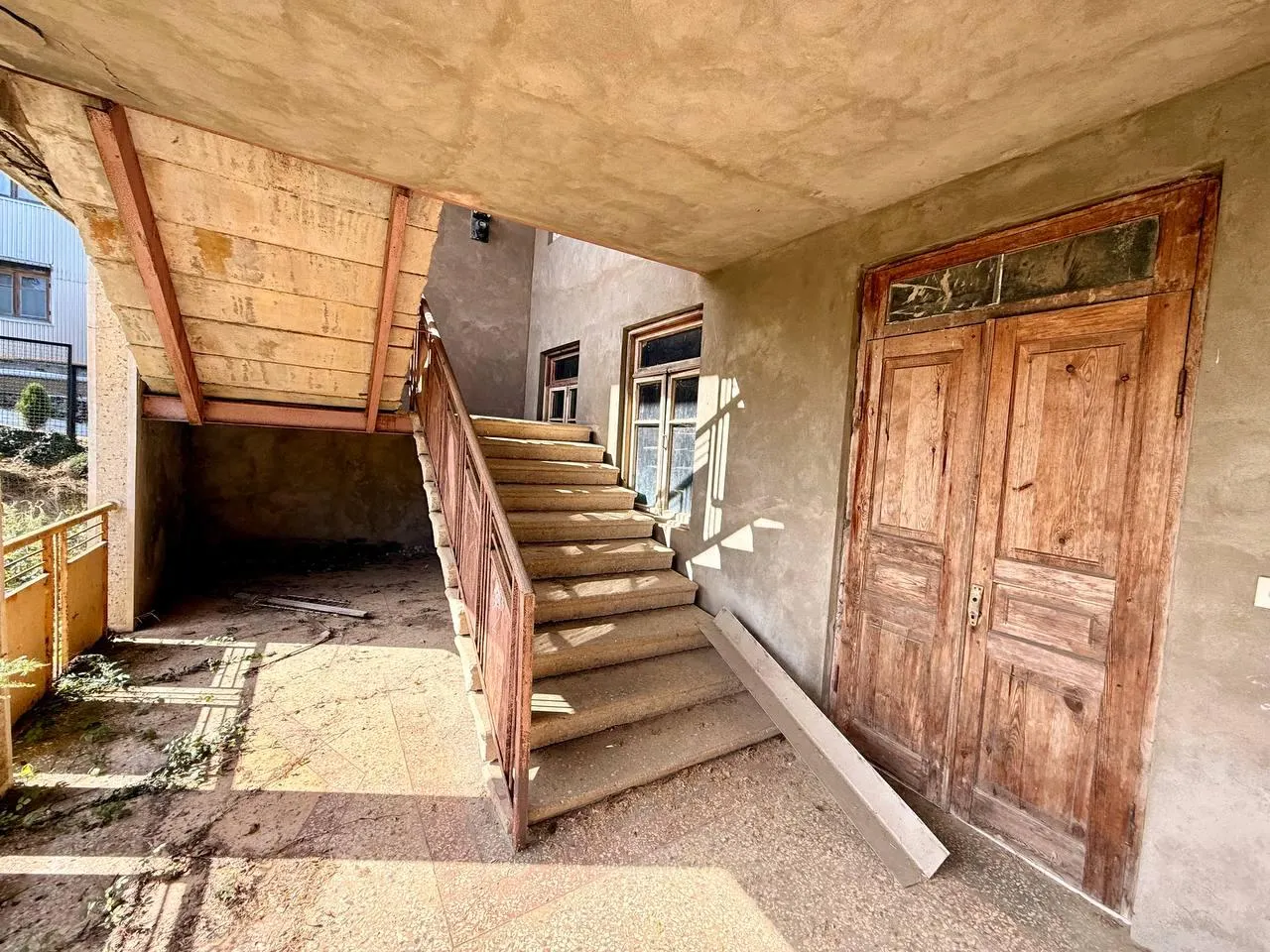 House, 5-room, 250 m²