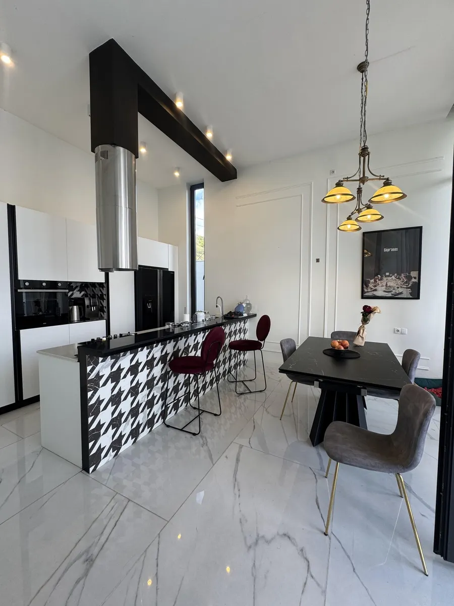 Дом, 5-комн., 600 м²