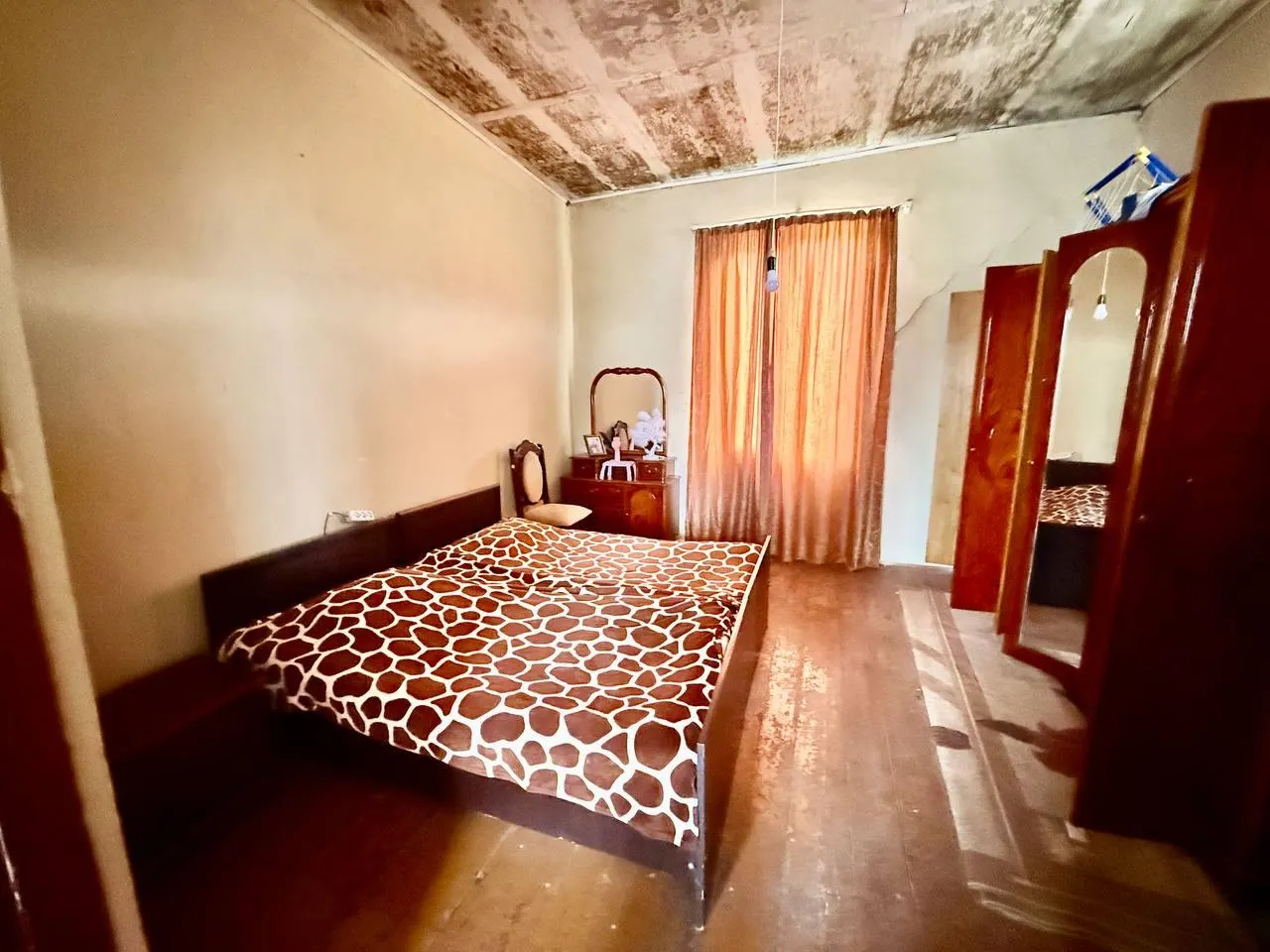 House, 5-room, 160 m²