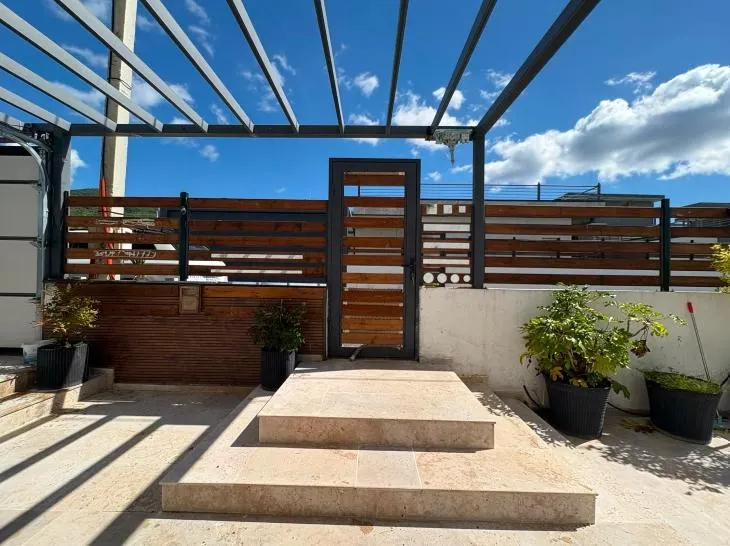 Дом, 6-комн., 180 м²