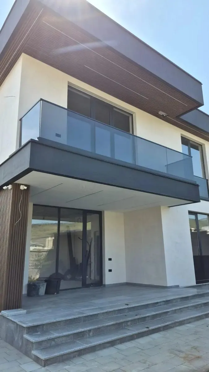 House, 8-room, 328 m²