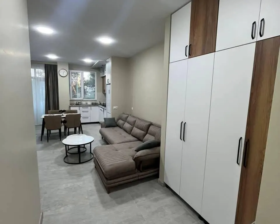 Квартира, 3-комн., 65 м², Roial Palas