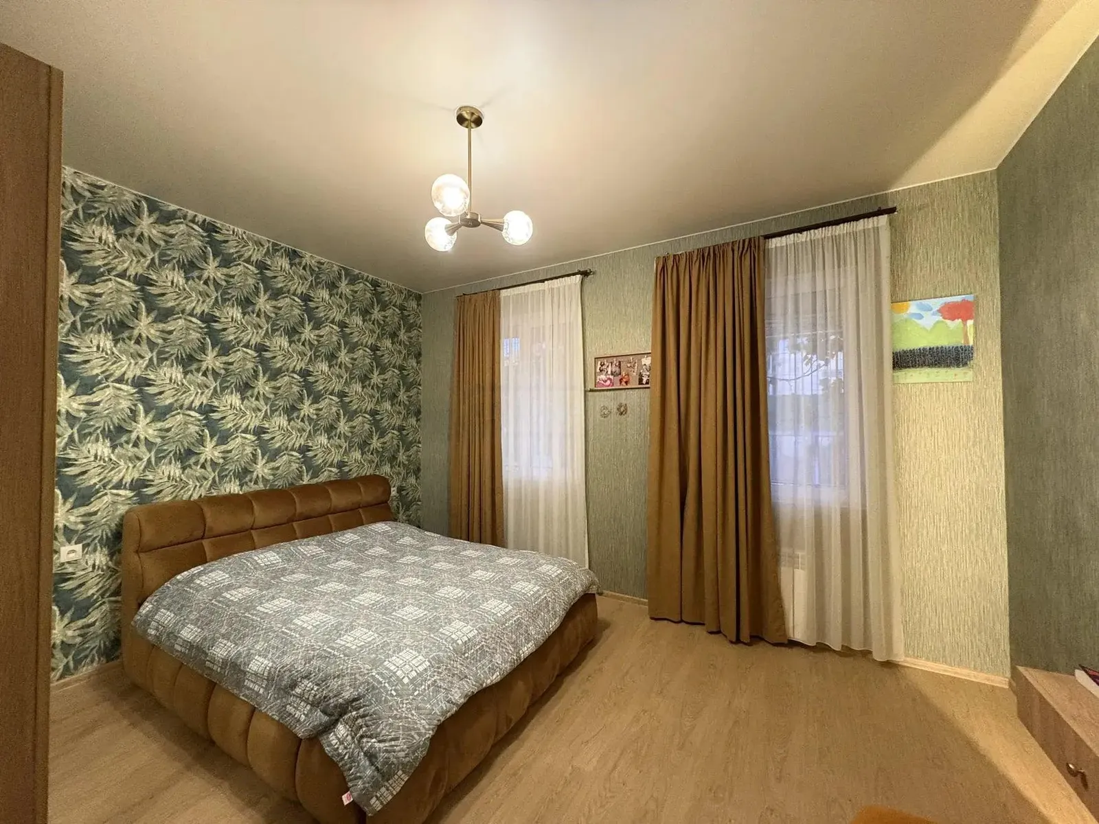 Дом, 5-комн., 280 м²
