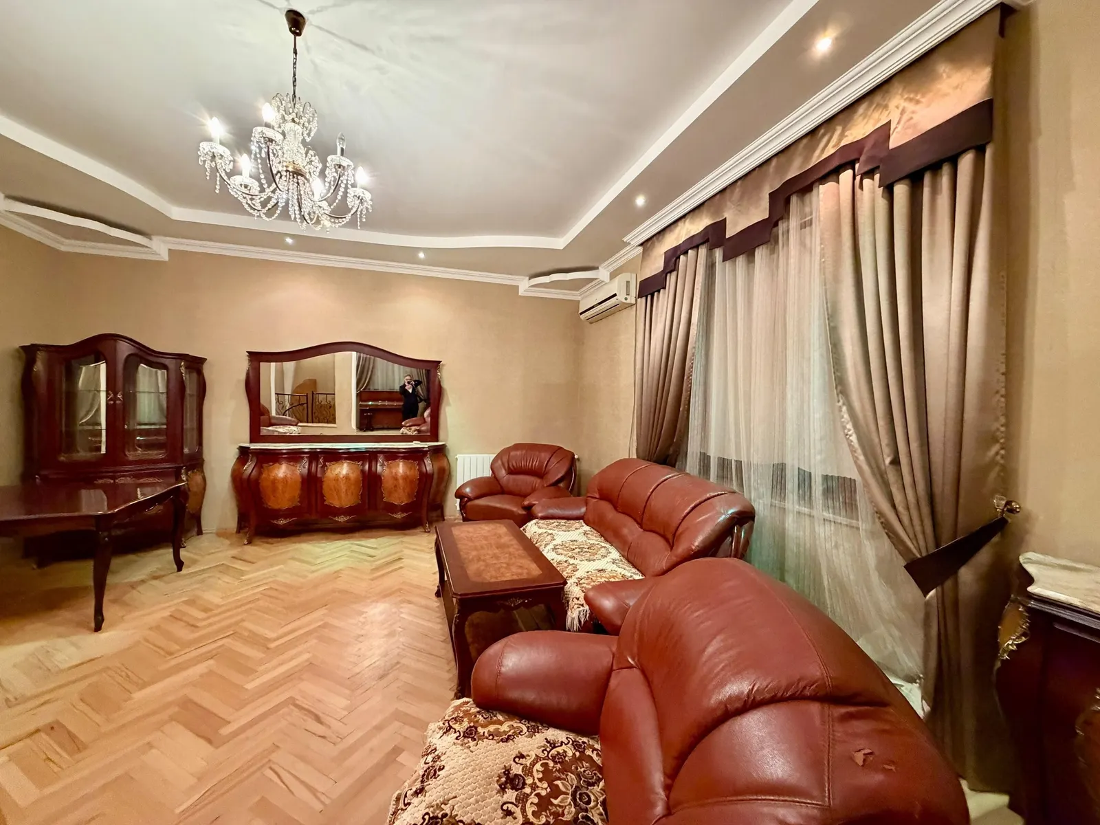 Дом, 7-комн., 370 м²