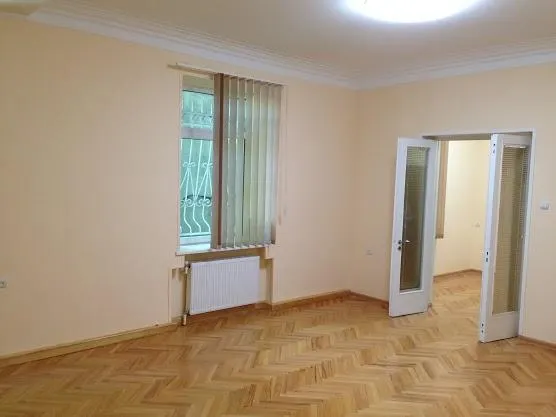 Квартира, 6-комн., 180 м²