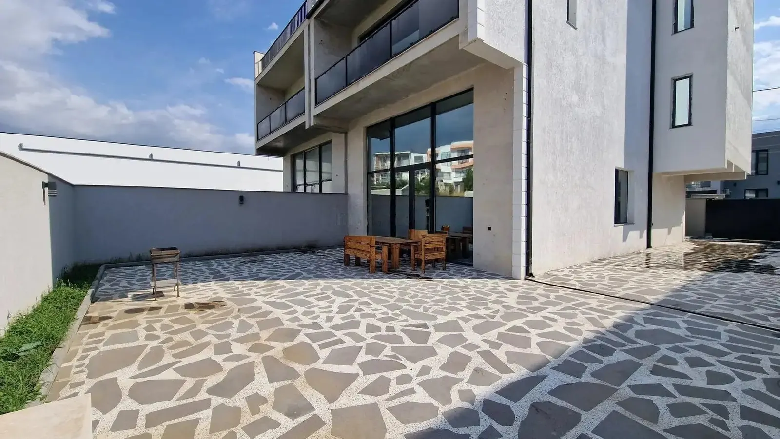 Дом, 6-комн., 320 м²