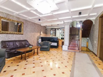 House, 10-room, 306 m²