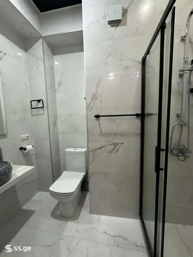 Квартира, 3-комн., 130 м²