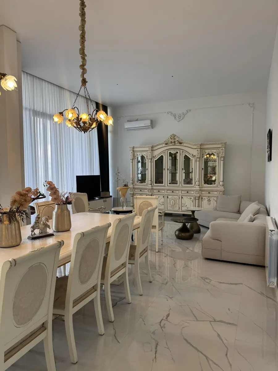Дом, 5-комн., 600 м²