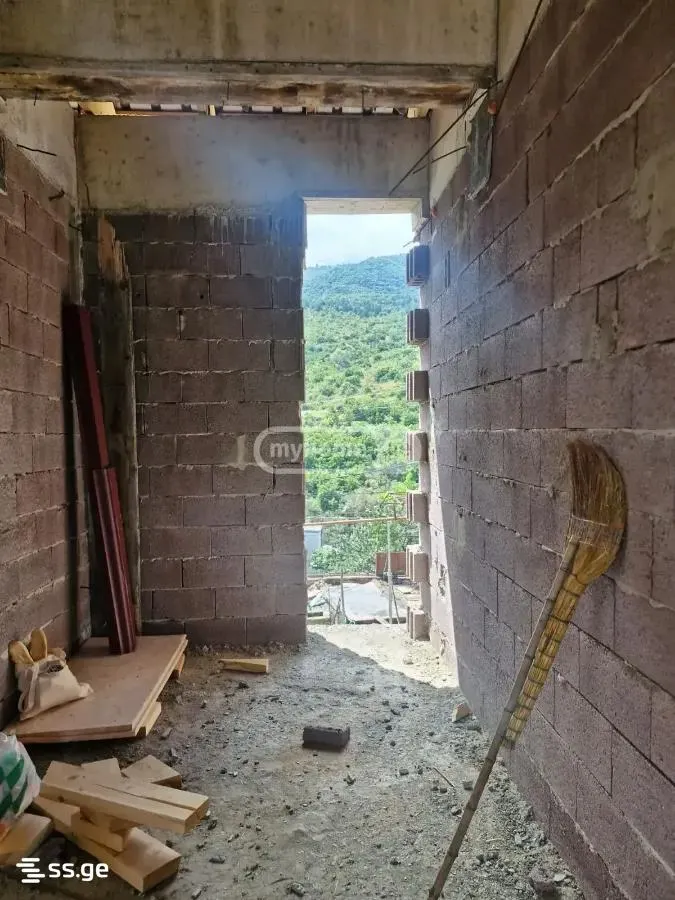 House, 5-room, 180 m²