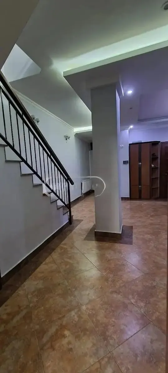 Дом, 8-комн., 355 м²