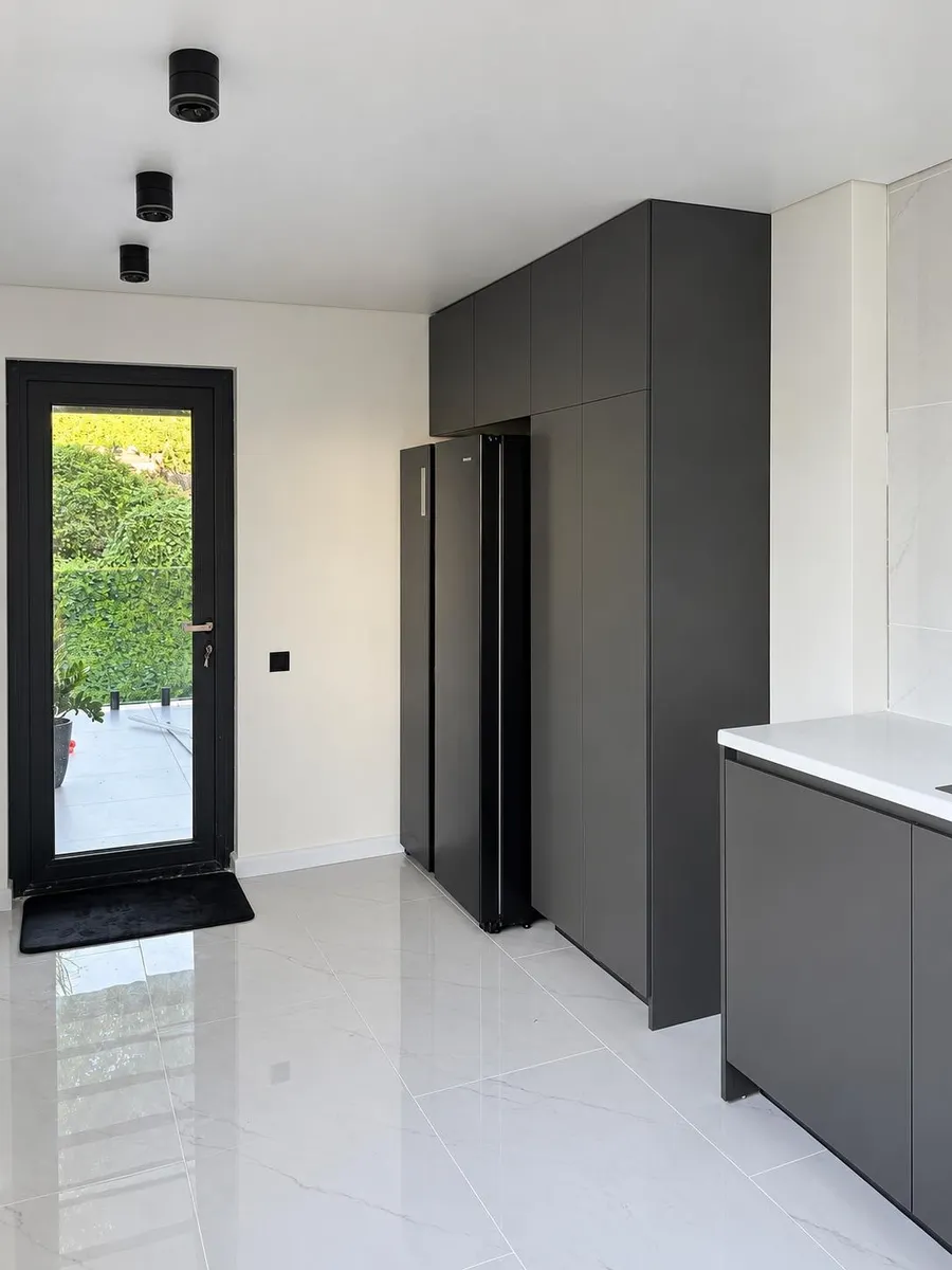 House, 4-room, 220 m²