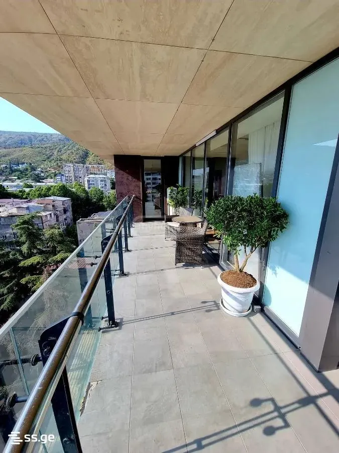Квартира, 4-комн., 200 м²