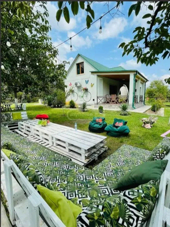 House, 4-room, 200 m²